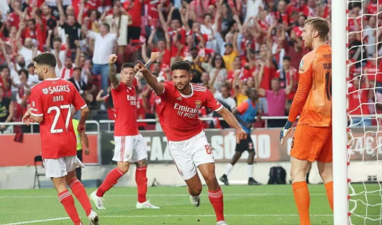 本菲卡：欧冠“绝境重生”的热血传奇